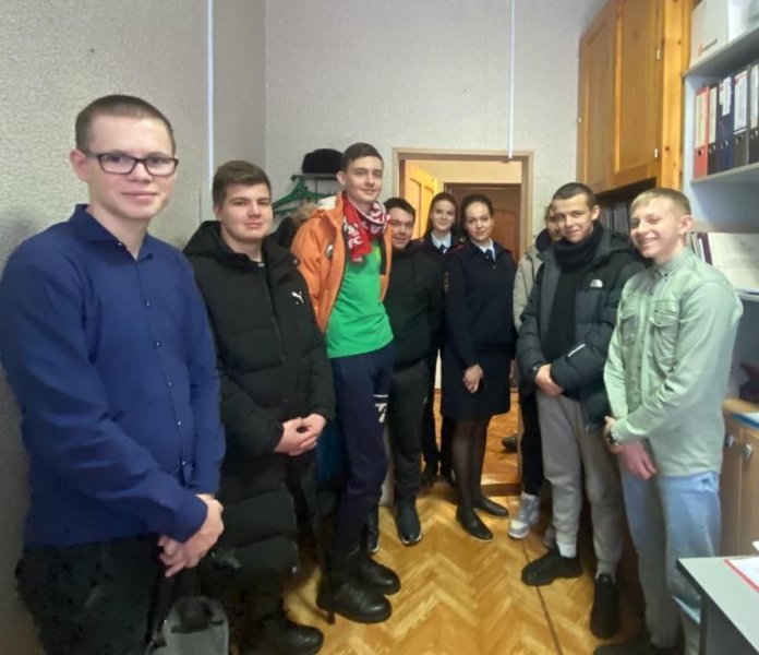 Студенты Александровского филиала Томского политехнического техникума познакомились с работой местного отделения полиции